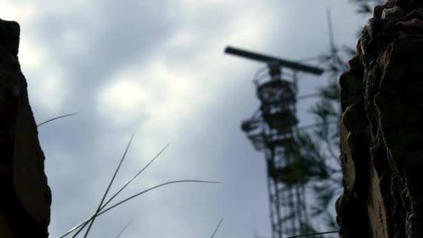 Military Rotating Telecommunication Radar Tower Low Angle Clouds Back — Stockvideo