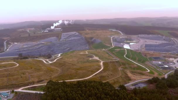 Aerial Dolly Waste Recycling Landfill Smoke Rising Building Distance — Vídeo de Stock
