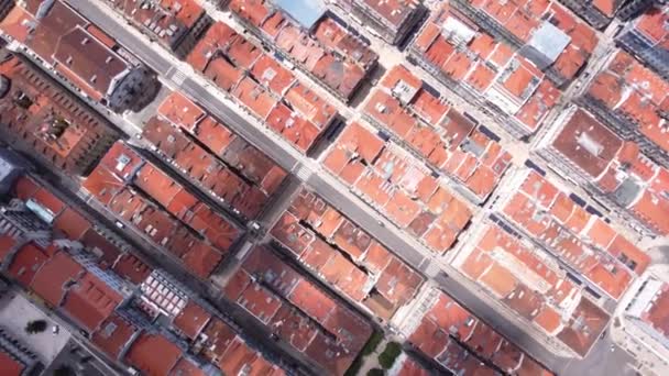 Aerial Top Rotating Shot Van Net Achtige Straten Van Lissabon — Stockvideo