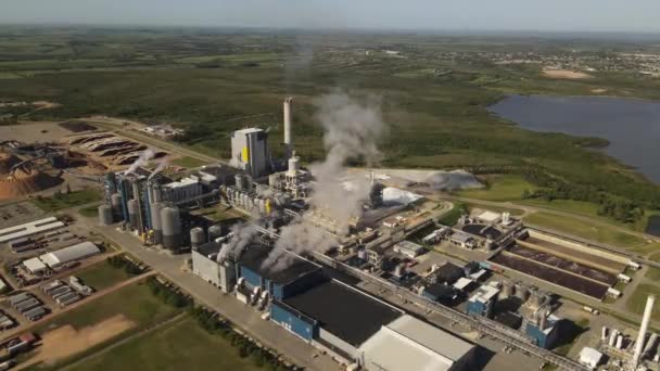 Drone Aérien Usine Papeterie Avec Des Fumées Toxiques Montant Dans — Video