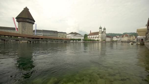 Low Angle Shot Flowing River Reuss Lucerne — Stock video