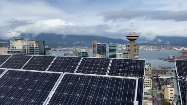 Rooftop Solar Power Photovoltaic System Skyline Vancouver Cityscape Downtown Canada — Vídeo de Stock