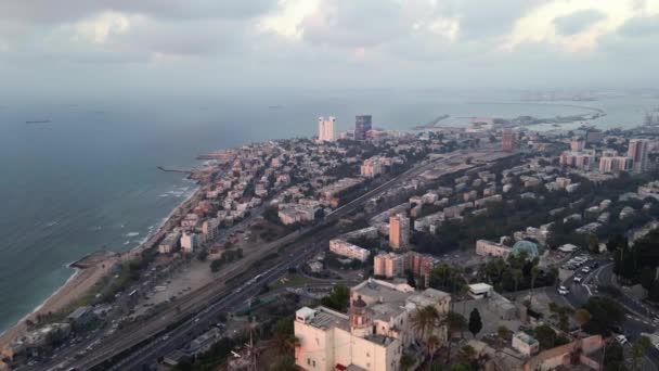View Haifa Mediterranean Bay Hill Israel Cloudy Day Aerial — стоковое видео