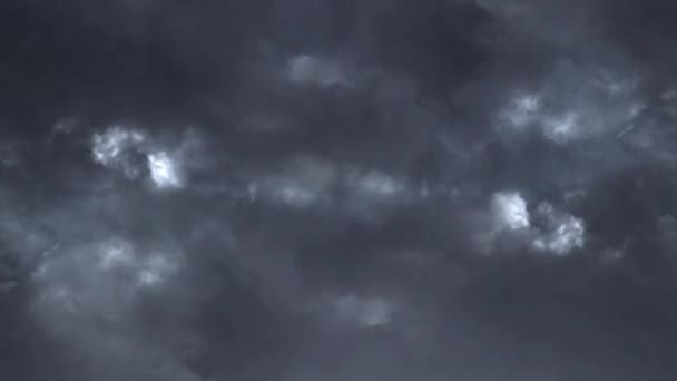 Grandes Nubes Tormenta Noche Con Relámpago — Vídeo de stock