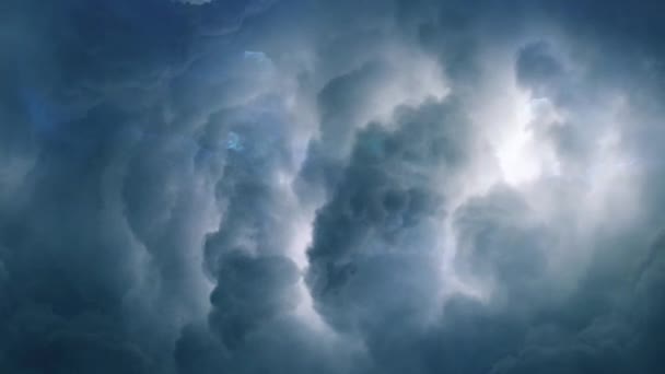 雷雨や厚い雲の中でのアニメーションや稲妻の閃光 — ストック動画
