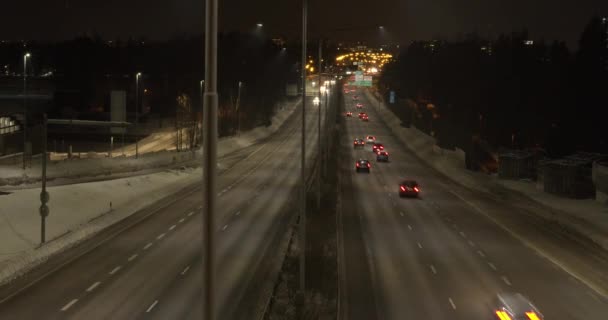Movimento Carros Timelapse Uma Estrada Duas Faixas Meio Cidade Noite — Vídeo de Stock