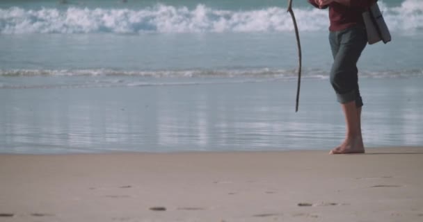 Mans Legs Walking Barefoot Coastline Ocean Waves — стоковое видео