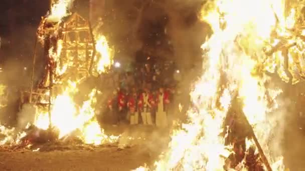 Annual Sagicho Matsuri Festival Parade Floats Burning Night — стоковое видео