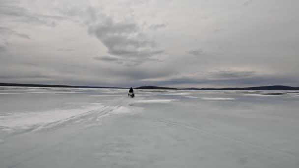 Tracking Snowmobile Frozen Lake Winter — стоковое видео