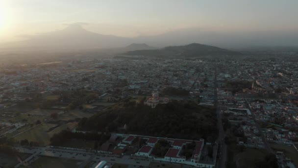 Město Puebla Mexiko Při Východu Slunce Hory Pozadí Letecký Dron — Stock video