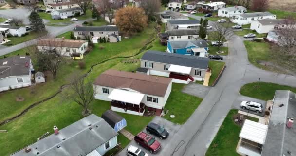 Trailer Park Home American Flag Usa Mobile House Aerial View — Stock video