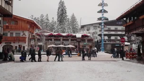 Leavenworth Washington Usa Sea People Walking Commercial Street Bavarian Style — Vídeo de stock