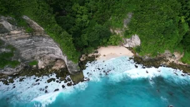 Drone Aéreo Vídeo Praia Tembeling Ilha Nusa Penida Bali Indonésia — Vídeo de Stock