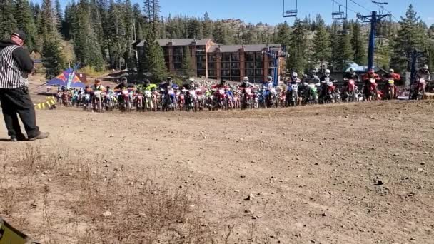 Start Dirt Bike Race All Racers Lining Take — Wideo stockowe