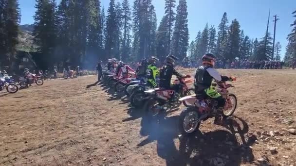 Front Line Dirt Bike Racers Start — Stockvideo