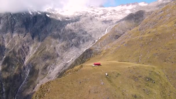 Iconic Brewster Hut Aspiring National Park New Zealand Beautiful Alpine — Stockvideo