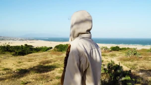 Close Shot Woman Wearing Hoodie Windy Day Watching Beautiful Sand — Stock videók