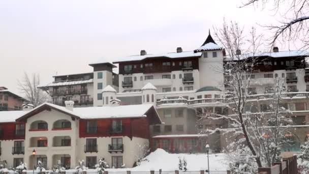 Leavenworth Uma Pequena Cidade Cheia Pessoas Carros Neve Aldeia Baviera — Vídeo de Stock