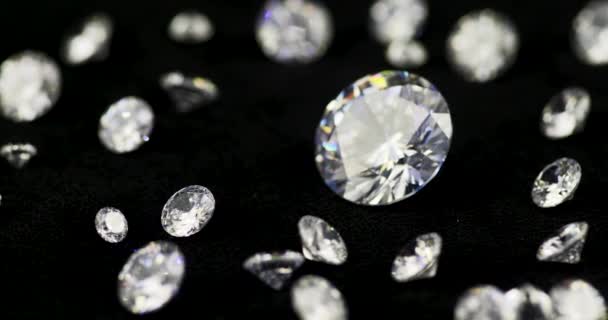 Real Big Brilliant Cut Glittering Diamond Surrounded Smaller Ones Rotating — Vídeo de Stock