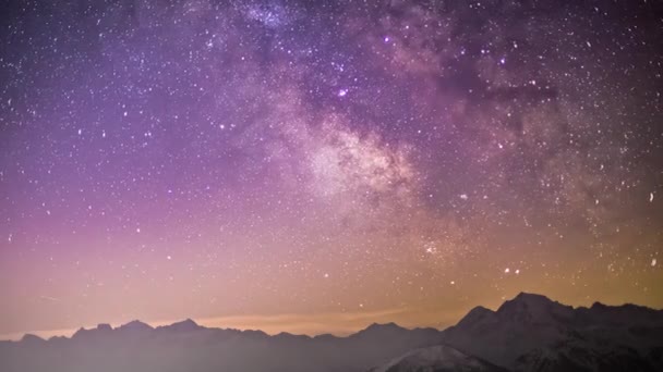 Zeitraffer Aufnahme Fliegender Meteore Sternschnuppen Magischen Himmel Über Den Bergen — Stockvideo