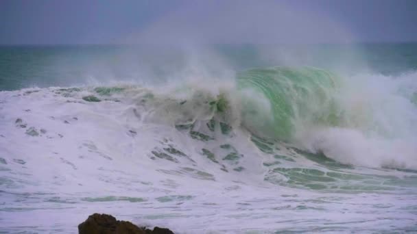 Hello You Breaking Super Slow Motion Greenish Colored Water White — Stock video