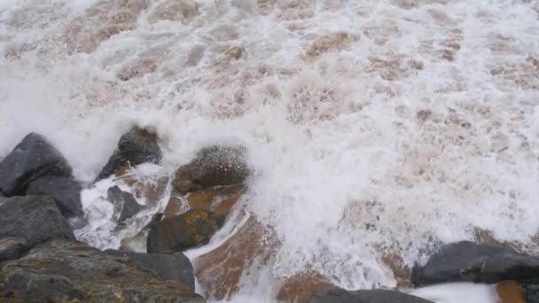 Water Hitting Rocks Hello Super Slow Motion — Stock Video