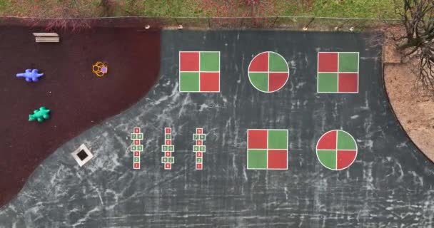 Spielplatz Für Die Schulpause Hopscotch Vier Quadratische Und Reittiere Luftaufnahme — Stockvideo