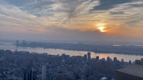 Atardecer Nublado Dorado Desde Cima Del Empire State Building Ciudad — Vídeos de Stock