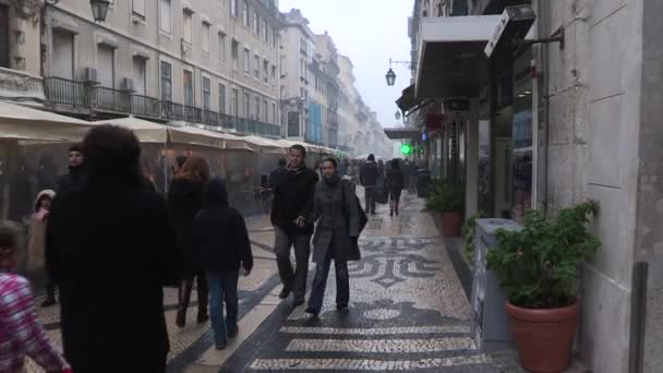 Muchas Personas Caminando Por Rua Augusta Ubicada Centro Lisboa Día — Vídeos de Stock