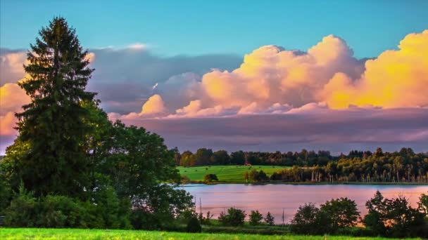 Timelapse Filmato Nuvole Bianche Gonfie Rapido Movimento Sul Cielo Azzurro — Video Stock