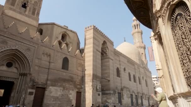 Vue Extérieure Complexe Qalawun Caire Egypte Handheld — Video