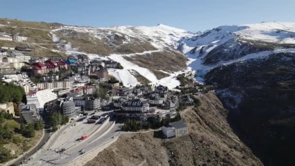 Sierra Nevada Ski度假胜地 冬季活动目的地 空中全景 — 图库视频影像
