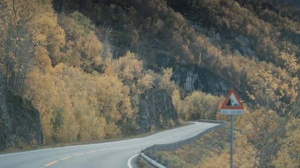 Narrow Two Lane Road Snaking Autumn Landscape Slow Motion Pan — стоковое видео