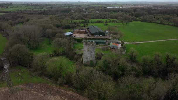 Curraheen Ruin Limerick Ireland March 2022 Drone Orbits West Green — ストック動画