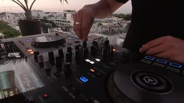 Close Hispanic Male Using Mix Board Rooftop Bar Sunset — Video
