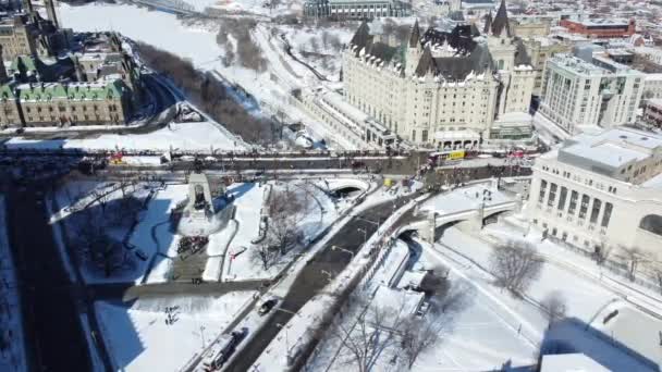 Widok Lotu Ptaka Ottawę Kanady Ludzie Protestują Ulicach Zimą Dron — Wideo stockowe