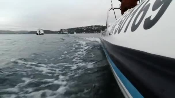 Side View Boat Navigating Indian Ocean Mountains Background — Stock Video