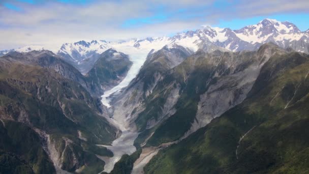 Prachtig Luchtfoto Overzicht Van Fox Gletsjer Hoge Bergtoppen Nieuw Zeeland — Stockvideo