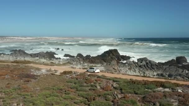 White Volkswagen Polo Tsi Driving Dirt Road Coastline West Coast — стоковое видео
