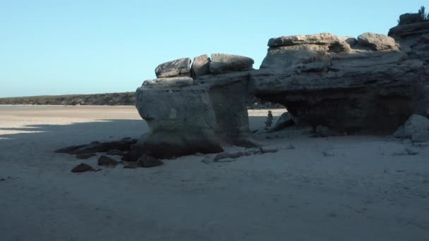 Rock Formation Found Beach Langebaan Lagoon West Coast National Park — Stock video