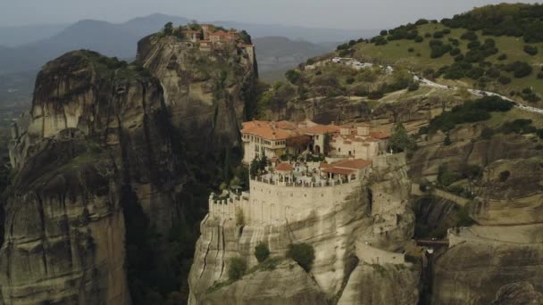 Pandangan Udara Sekitar Tebing Biara Biara Varlaam Tengah Tengah Pilar — Stok Video