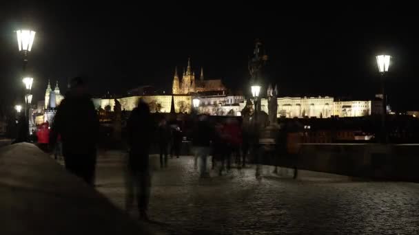 Night Time Lapse Com Turistas Famosa Ponte Charles Praga — Vídeo de Stock