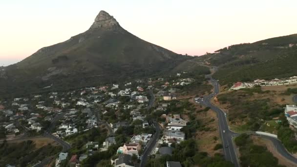 Aerial View Scenic Road Camps Bay Lion Head Mountain South — Stock Video