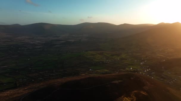 Glenbeigh Kerry Ireland March 2022 Drone Slowly Pushes West Iveragh — Video Stock