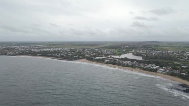 Aerial View Coastal Beach Town Bundaberg Queensland Australia Cloudy Day — Vídeo de Stock