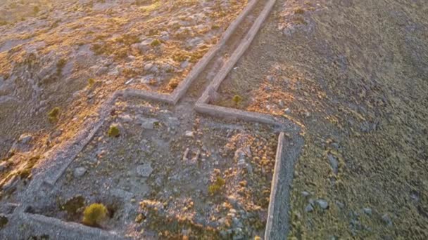 Blick Aus Der Vogelperspektive Auf Antike Ruinen Auf Dem Berg — Stockvideo