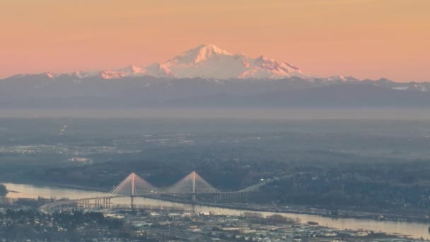 Aerial Port Mann Bridge Spanning Fraser River Snowy Baker Background — Stok video