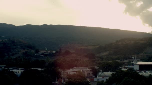 美しい山の間のメキシコの魔法の町テキーラ市 — ストック動画