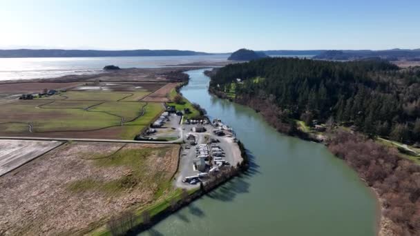 Cinematic Aerial Drone Footage Craft Island Skagit River Delta Skagit — Vídeo de stock