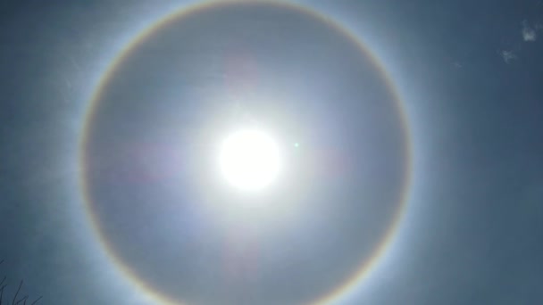 Rare Rainbow Circular Halo Sun Optical Phenomenon Blue Day Light — Vídeos de Stock